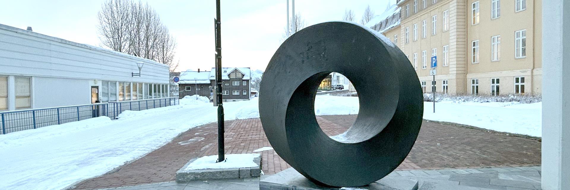 Fra Skulpturløypa: Aase Texmon Rygh, Möbius rund (1992)