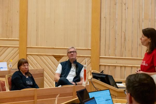 Lenke til artikkel: Voksne skaper utenforskap når de ikke ser, lytter og handler