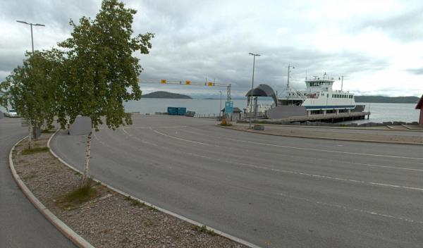 Lenke til artikkel: MF Lyngen går på Stornes-Bjørnerå fram til november